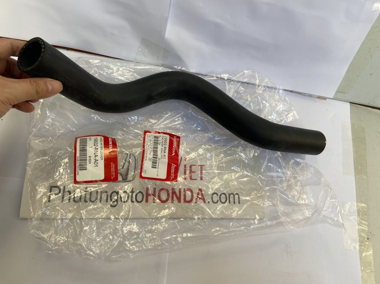 Ống két nước phía dưới xe Honda CIVIC